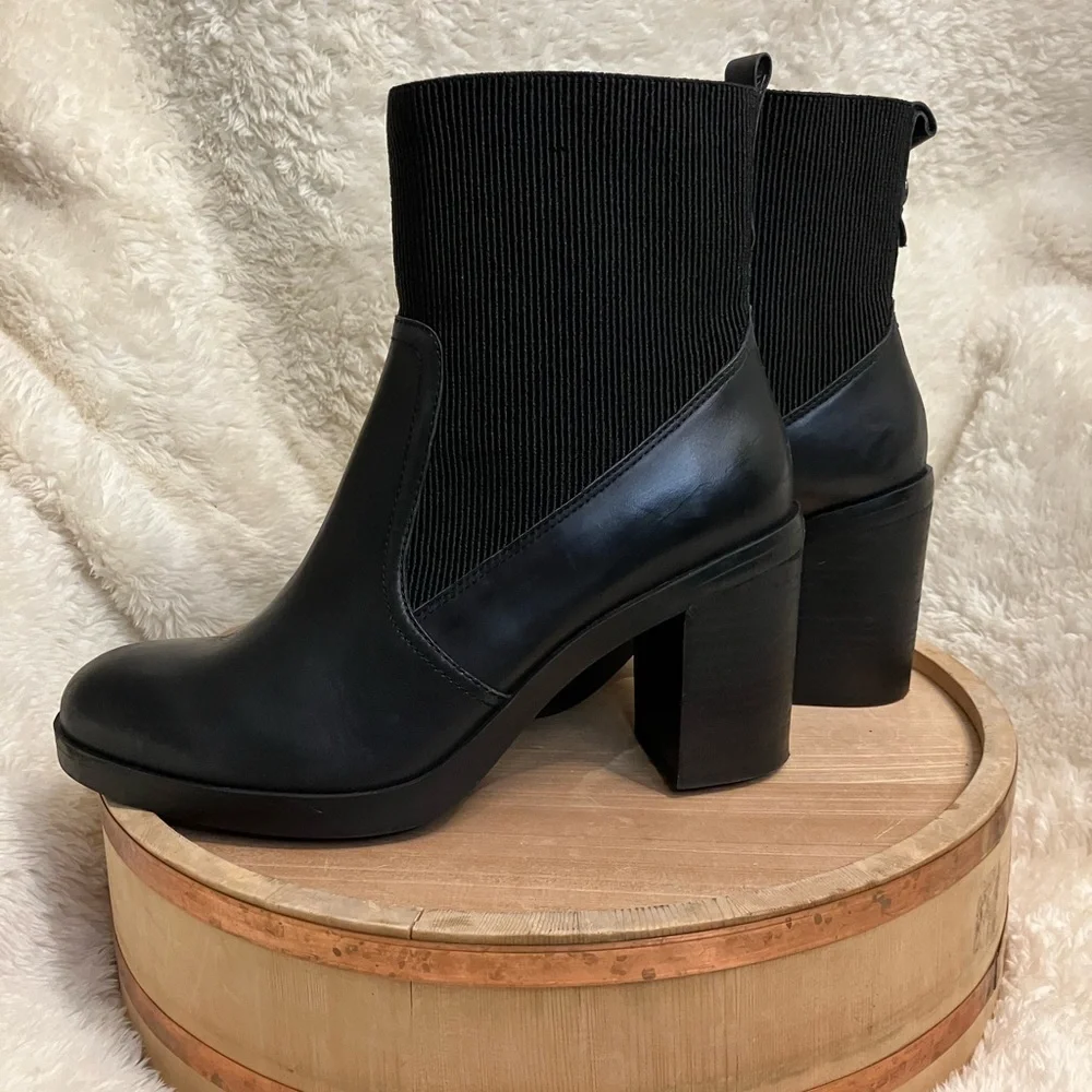 Crown Vintage Adventure Leather Black Bootie Boot Ribbed Stretch Block Size 9.5